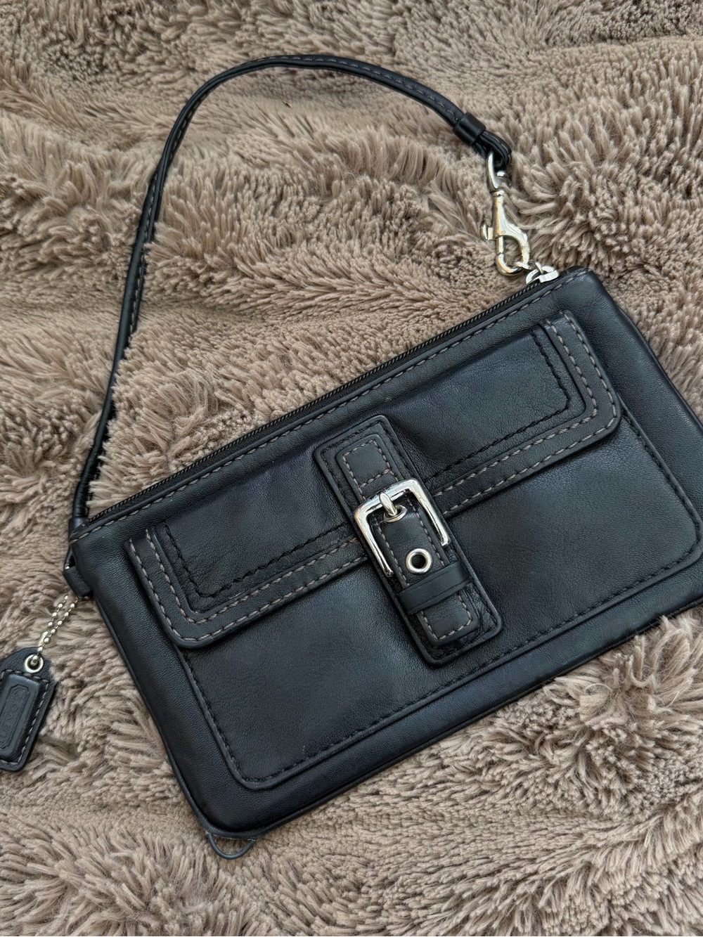 Vintage Coach Hamptons Soho Black Leather Wristlet Buckle Pocket Wallet Zip Y2K - Picture 4 of 11